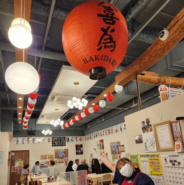 【幅広い年代の方々から愛される居酒屋】店内は和モダンな雰囲気♪木のぬくもりを感じる落ち着いた空間は今までにない居酒屋の雰囲気をお楽しみ頂けます◎デートや記念日、誕生日のお祝いなどの特別な日のご利用にもぴったりです！少人数でのご宴会も大歓迎！お気軽にお問い合わせください◎