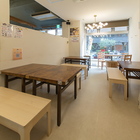 【お1人様も大歓迎◎】当店は、ランチ,ディナー以外にカフェ利用もできるNew Style居酒屋です！お1人で読書をされていたり、カフェでのご利用されているお客様もいらっしゃいます！その日の気分に合わせたご利用が出来ますので、お気軽にお越しください！