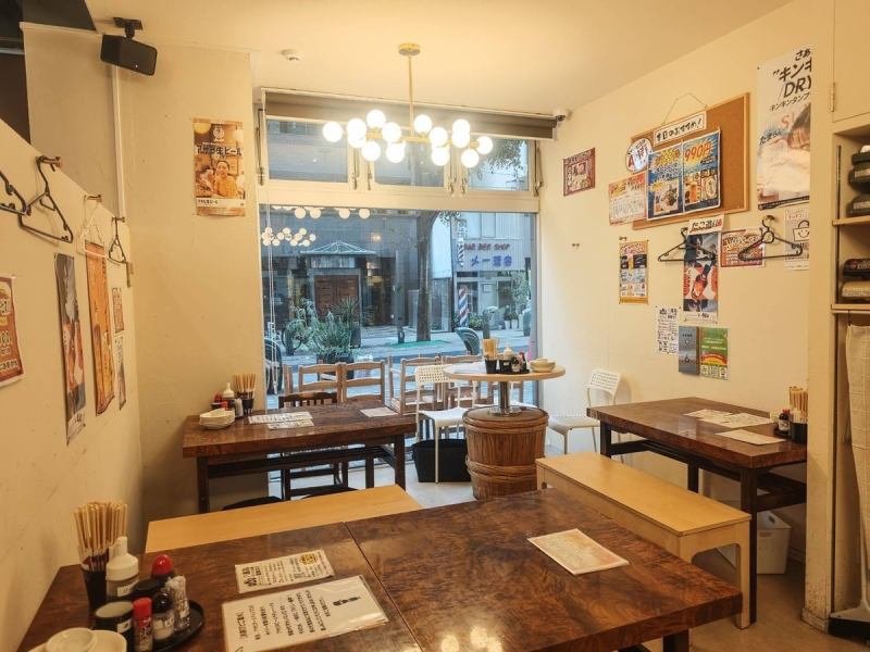 【お1人様も大歓迎◎】当店は、ランチ,ディナー以外にカフェ利用もできるNew Style居酒屋です！お1人で読書をされていたり、カフェでのご利用されているお客様もいらっしゃいます！その日の気分に合わせたご利用が出来ますので、お気軽にお越しください！