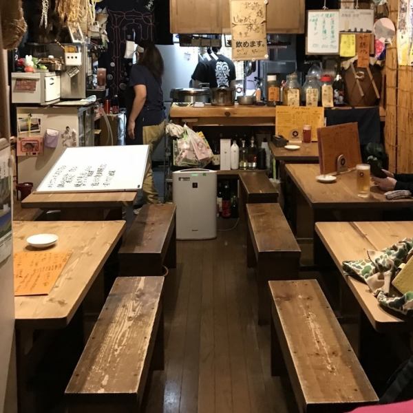 ■宴会、飲み会に貸切り！ご相談承ります♪■大小テーブルで全18席。気心の知れた仲間と飲むのに最適！貸切りご相談承ります！
