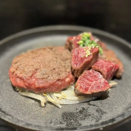 肉汁たっぷり和牛のハンバーグを一緒に楽しめるメニューです！