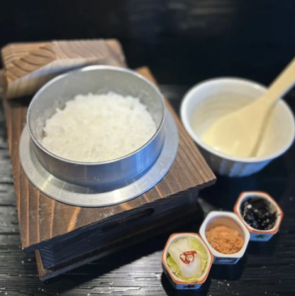 当店ではアツアツ炊き立ての釜炊きごはんをご提供しております