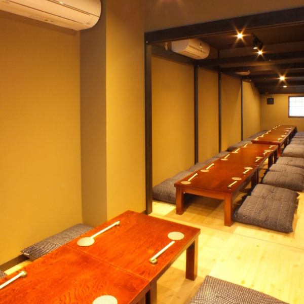 ★座敷個室★最大30名様までご利用可能な京町家風の個室席♪２５名様より貸し切りでのご宴会も可能♪会社でのご宴会、接待、忘年会、新年会、歓迎会、送別会、打ち上げなどや、家族や親族、恋人、友達とのお食事などグループでの様々なパーティーシーンに♪