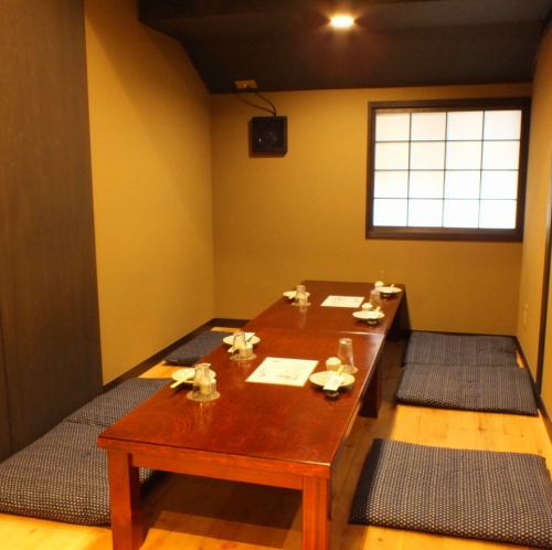 《少人数個室》3～6名までの少人数の個室もございます。