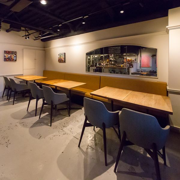 当店はカジュアルにご利用いただける空間で、女子会や忘年会、新年会などの各種宴会に最適です。アットホームな雰囲気の中で、楽しいひとときをお過ごしいただけます。また、貸し切りも可能なので、大人数での集まりにも対応。特別な時間をぜひ当店でお楽しみください。