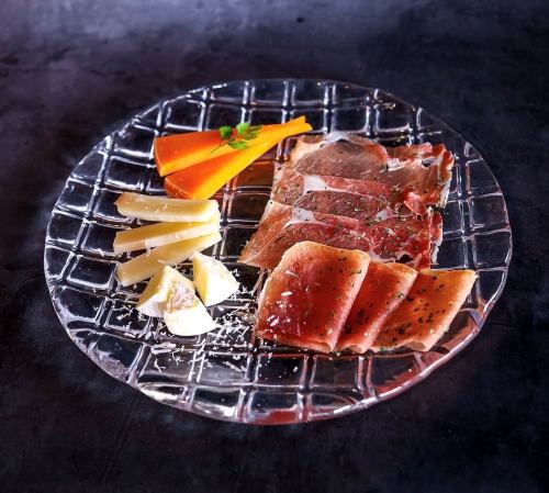 生ハム&チーズ盛合せ