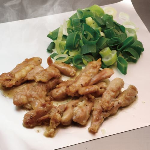 【自助铁板烧】烤九条葱和鸡胸肉配盐酱