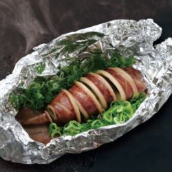 통째로 오징어의 모습 구이/숙성 간장의 태워 마늘 컷 스테이크 각