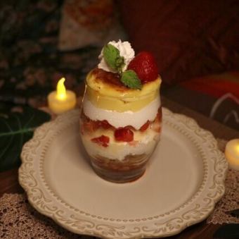 いちごブリュレパフェ