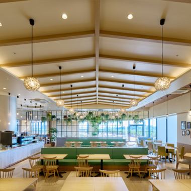 The venue can be rented exclusively for a minimum of 80 to 140 guests, or 80 guests, with a minimum guaranteed business time.The spacious space with no blind spots allows you to see the whole area from any seat, creating a sense of unity in your party!