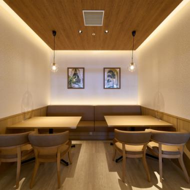 There is a private room for 8 people.