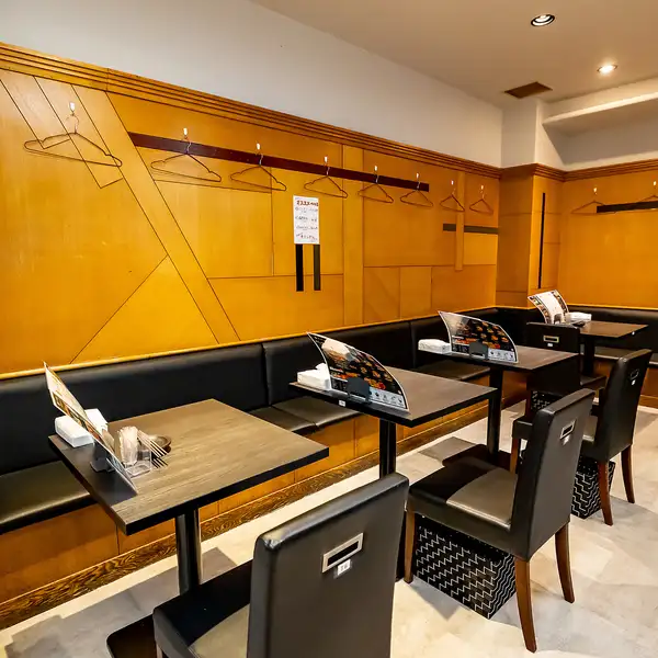 We strive to create a comfortable space where you can relax and unwind.One of the restaurant's attractions is the abundance of seating, with 10 sofa tables for two and 12 tables for two. It's a comfortable place to spend time in a variety of situations, whether you want to enjoy conversation with friends or have a date with someone special.