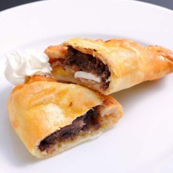 Wrapped baked with bean paste and butter