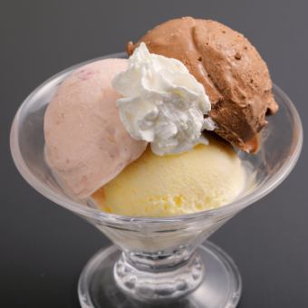 3種のアイス盛り