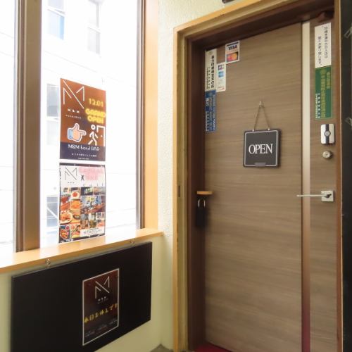 カラオケ完備×深夜営業