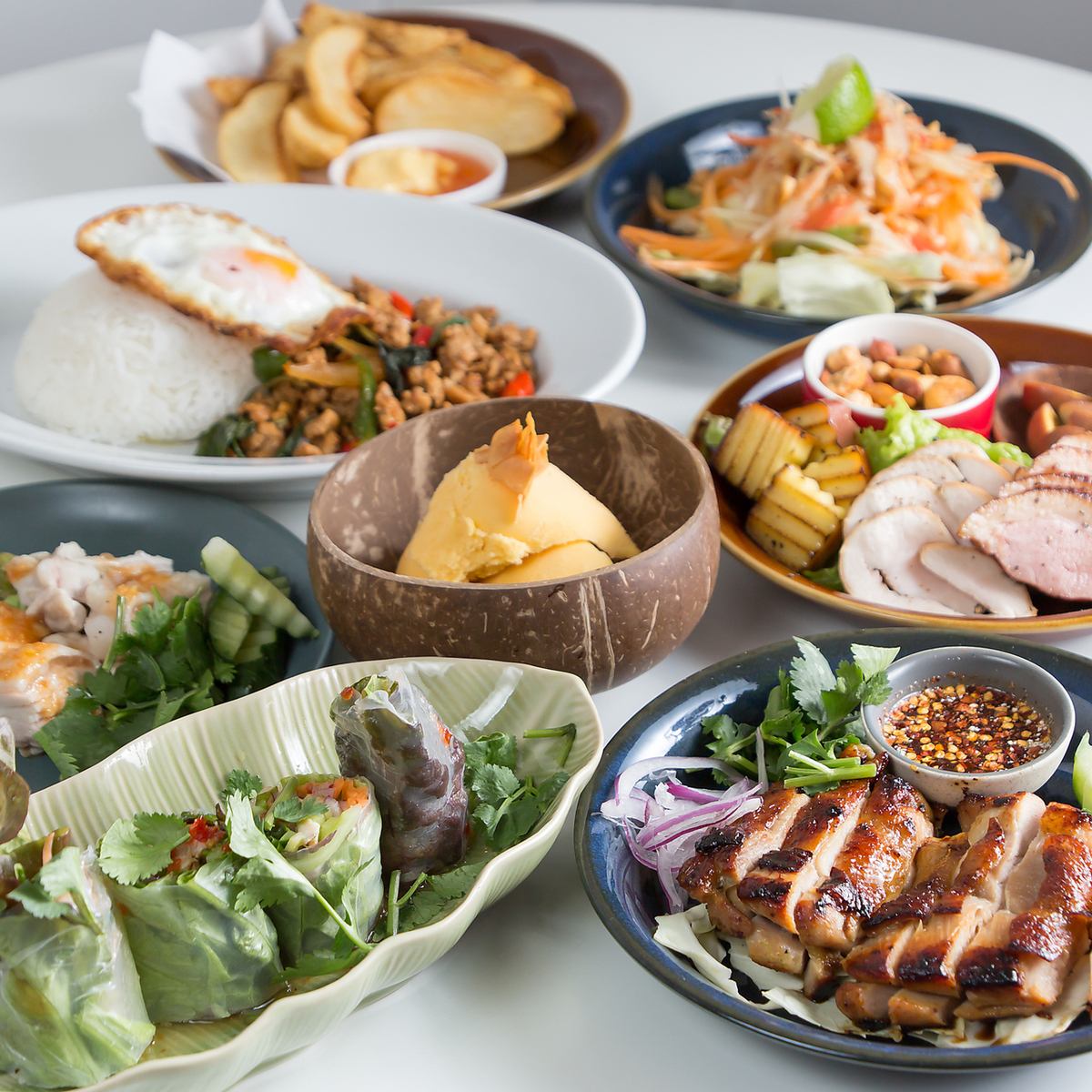 飲み放題付きの宴会向けコースでアジアン料理をとことん楽しむ♪