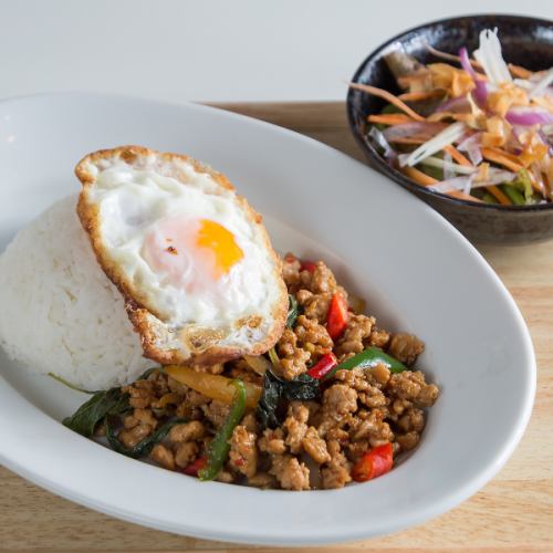【リーズナブルに楽しめる本格タイ料理♪】オーナー自慢のタイ料理が味わえるランチセット800円～ (税込)