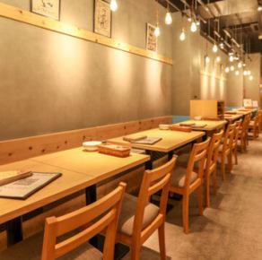 테이블을 결합하여 8명도 가능.부담없이 이탈리안을 즐길 수있는 캐주얼 이태리!