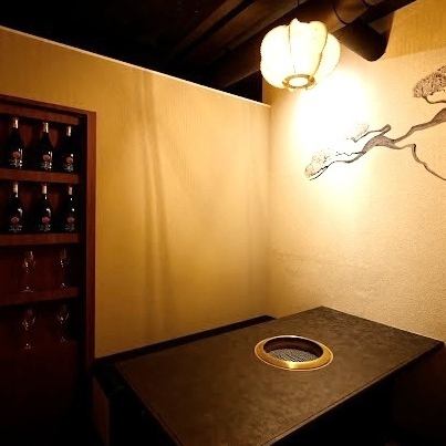 6名様までご利用いただける完全個室と半個室をそれぞれご用意。