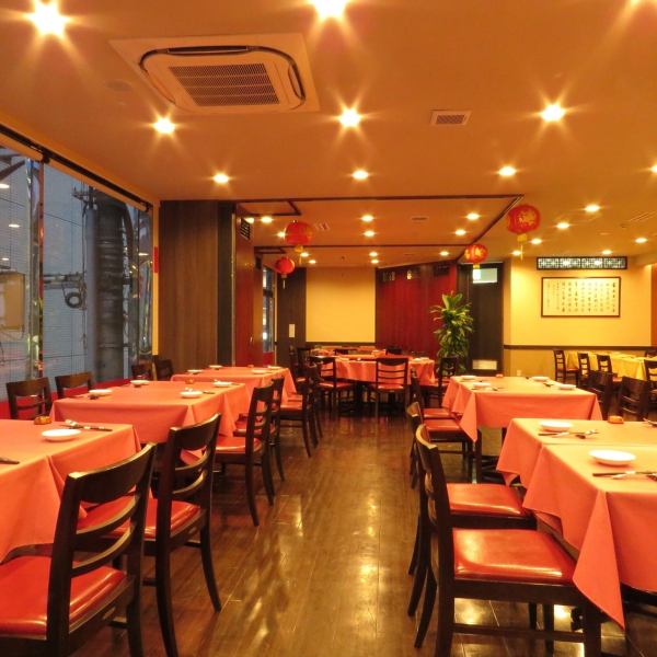 You can freely arrange tables for 2 to 65 people! You can also arrange the seats for large banquets.A relaxing Chinese banquet in a bright and open restaurant surrounded by windows.