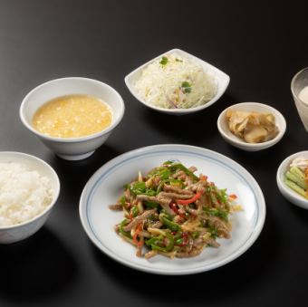 Stir-fried pork with green peppers set meal