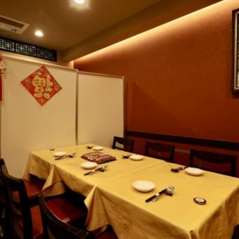 我们还提供餐桌座位，非常适合与家人和朋友一起用餐。