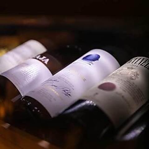 お料理に合うワインも様々ご用意しております。