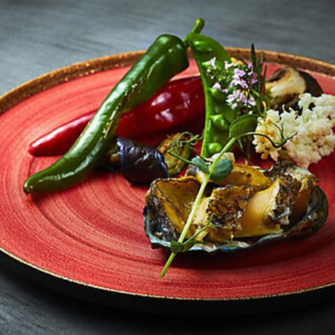 活け鮑の鉄板蒸し焼き　ブルギニョンバター（蘭コース）