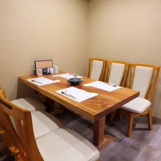 接待やデートにぴったりの半個室をご用意しております。宴会等でもぜひご利用ください。