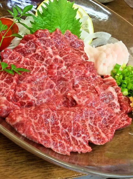 Outstanding freshness! Kumamoto's classic [special horsemeat sashimi]