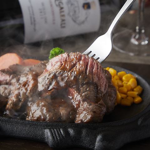 【各種宴会に】最高の黒毛和牛と美味しいワインを楽しめる飲み放題付きコースは8,800円～!!