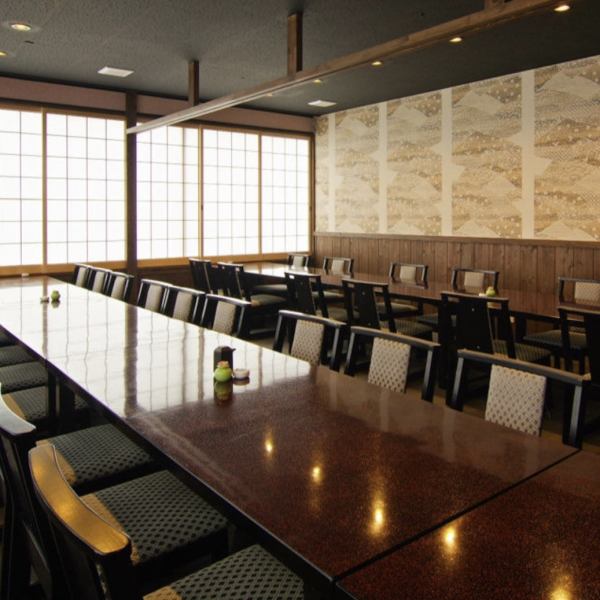 <<最多40人，精致的空间>> Tachibana根据目的提供大小不等的私人房间。三楼的大厅是一个客厅，可容纳40人。由于腿和座椅在桌子上很轻，因此任何人都可以放松。预计在宴会季节会很拥挤，因此我们建议您提前预订。欢迎与我们联系