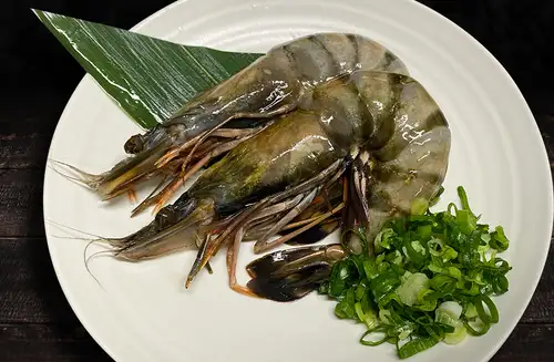 Pork loin / Head-on shrimp / Raw Japanese Black beef tripe