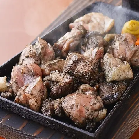【人気】炭火で焼き上げる「もも炎焼き」