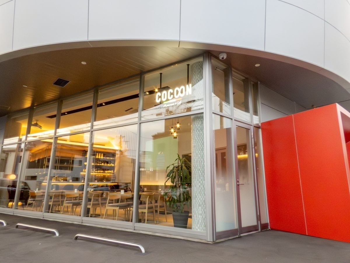 ランチ、カフェタイム、ディナーも東口で営業中！