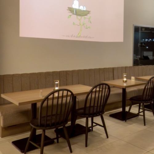 提供沙發座位！可合併餐桌，最多可容納12人。