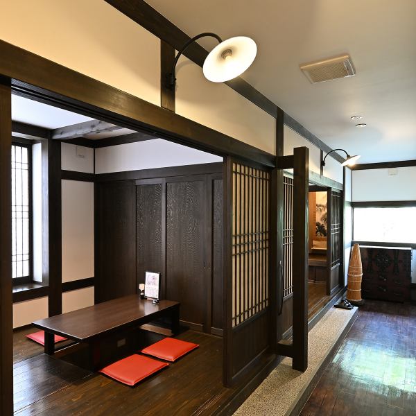 店内は「和」の雰囲気を存分に味わえる、明るい空間です!座敷席は2~16名様までご利用可能で、20名様規模での店舗貸切のご希望はお電話にてお問い合わせください。ネット予約可能ですので、お好きな時間お気軽にお問い合わせください!