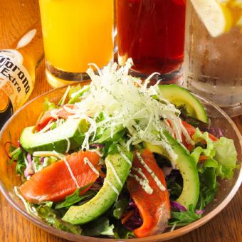 연어와 아보카도 샐러드