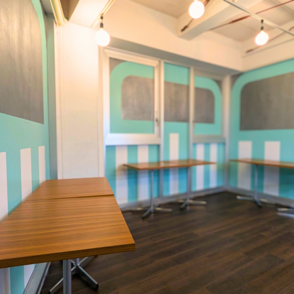 [Private space ideal for standing parties of around 20 people] We can accommodate up to 25 people for standing parties.It is just the right size and easy to move around in, making it ideal for lively occasions such as welcome and farewell parties, reunions, and corporate parties.