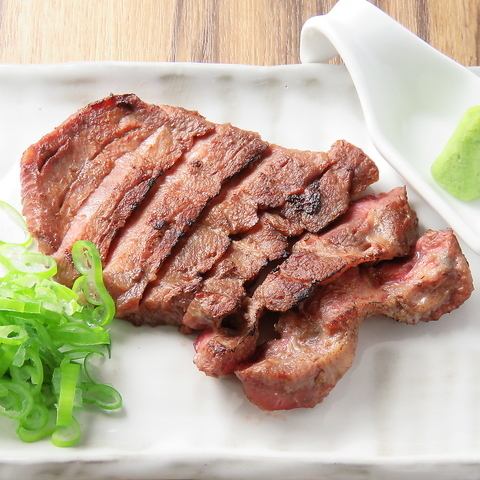 我們的特色菜是牛舌，一定要嚐嚐！