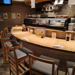 ライブ感のあるカウンター席は、昼飲み、昼宴会、歓送迎会などの各種宴会、女子会誕生日会、忘年会などの少人数宴会にも◎一人飲みや会社帰りの一杯など気軽に立ち寄るのも◎