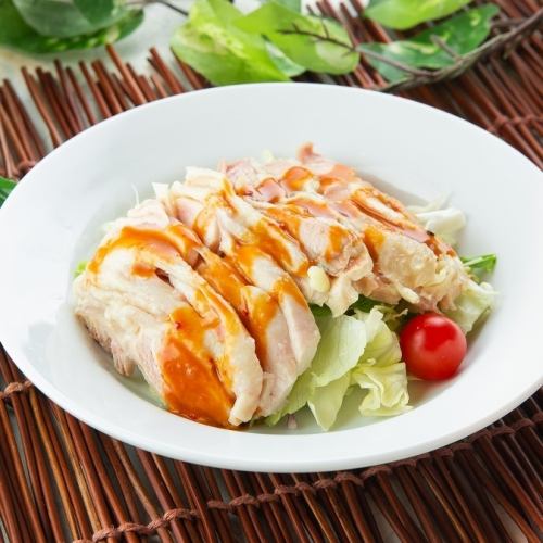 蒸し鶏肉のゴマソースかけ