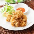 若鶏の唐揚げ（黒コショウつけ）/揚げ鶏肉の特製ソースかけ　各