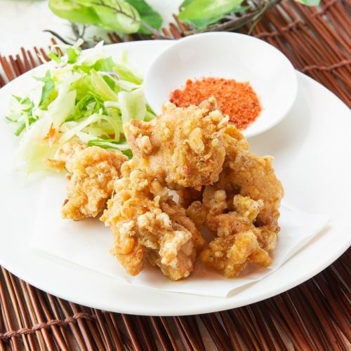 若鶏の唐揚げ（黒コショウつけ）/揚げ鶏肉の特製ソースかけ　各