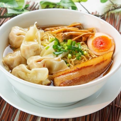 エビと豚肉のワンタン麺（醤油or塩味）