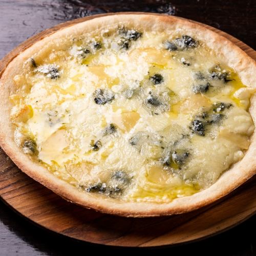 콰트로 포르마조(4종 치즈의 피자)