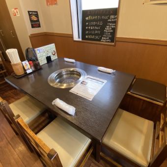 落ち着いた雰囲気で最大7名までご利用可能です。混雑時、土日祝日を除いて2名からご利用可能です。