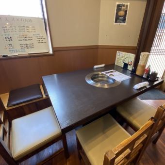 落ち着いた雰囲気で最大5名までご利用可能です。混雑時、土日祝日を除いて2名からご利用可能です。