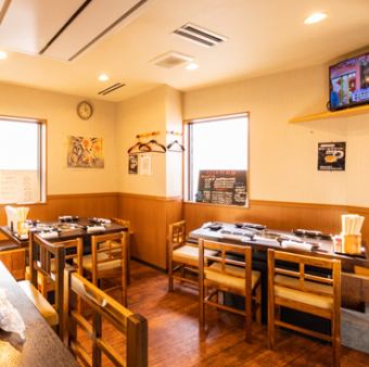 落ち着いた雰囲気で最大20名様前後のご利用可能です。混雑時を除いて11名からご利用可能です。お問合せください。