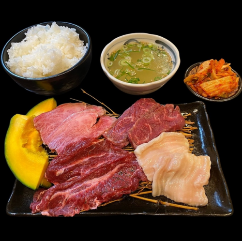 お肉・野菜・ご飯まで揃った、バランスのよい贅沢ランチ